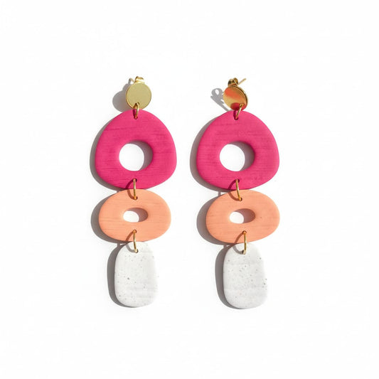 Détail boucles d'oreilles Joséphine - argile polymère 3 pièces fuchsia rose blanc granité, 80mm, hypoallergéniques