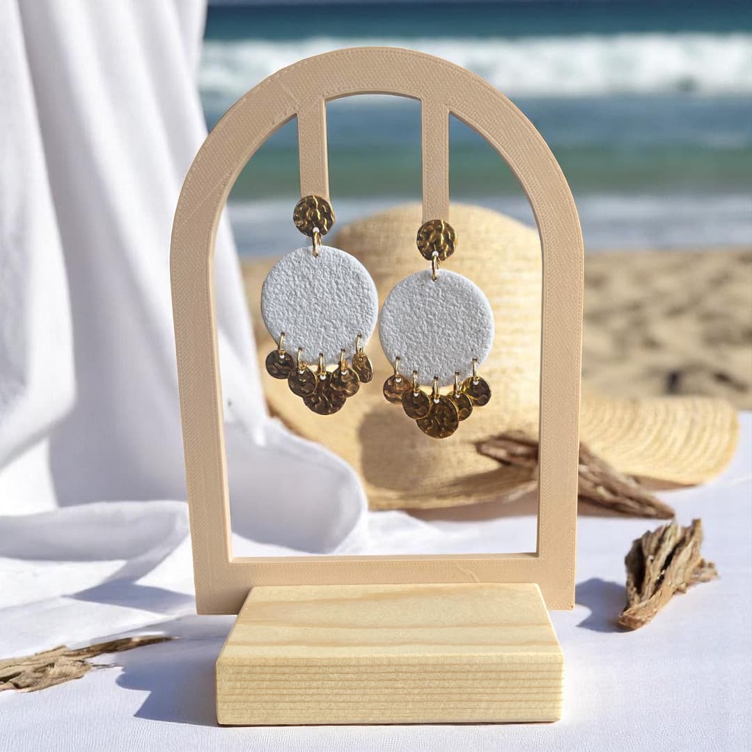Boucles d’oreilles Sanaa blanches en argile polymère granité et acier inoxydable doré