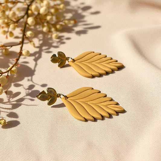 boucles d’oreilles artisanales design feuillage moutarde – ATMY Bijoux