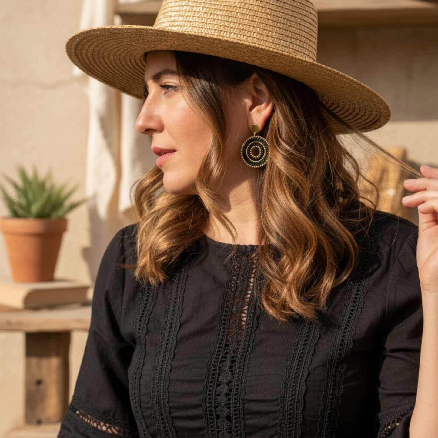 Boucles d'oreilles Sofia - Tissage artisanal noir et or