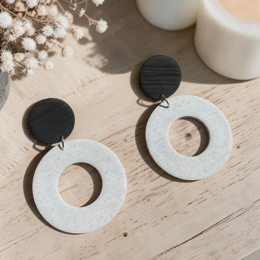 Boucles d'oreilles argile polymère blanc et noir fait main