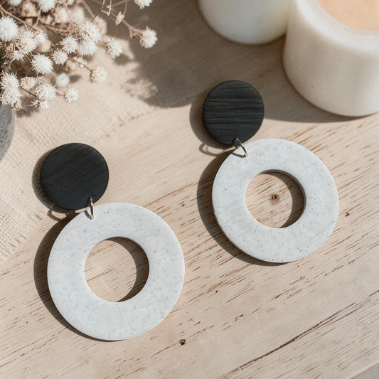 Boucles d'oreilles argile polymère blanc et noir fait main