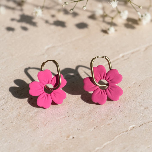 Boucles d'oreilles fleur en pate polymere fuchia