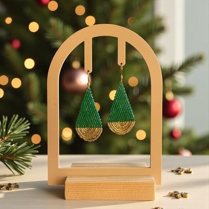 Boucles d’oreilles Holly en perles Miyuki Delica vert et doré, tissées à la main.