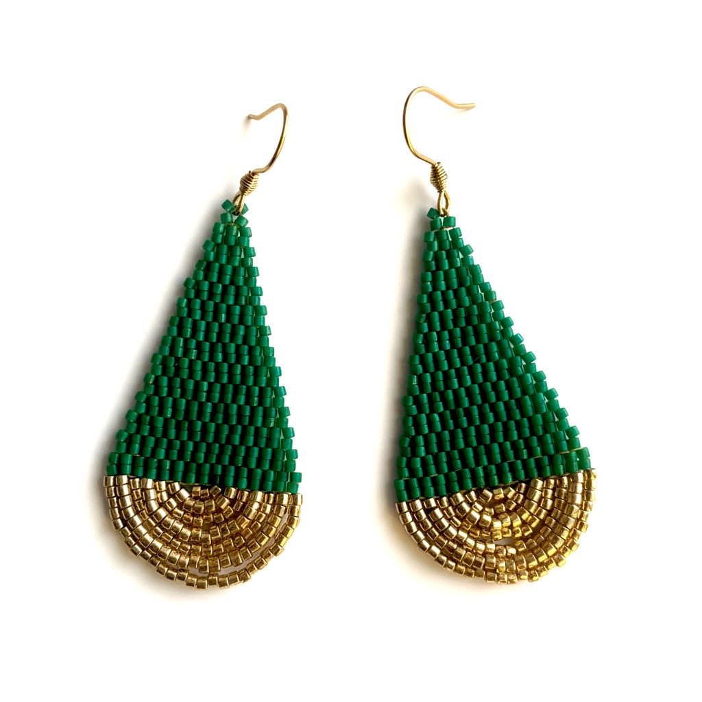 Boucles d’oreilles Holly en perles Miyuki Delica vert et doré, tissées à la main.