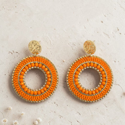 Gros plan tissage artisanal perles Miyuki Delica - Boucles d'oreilles Grace ATMY