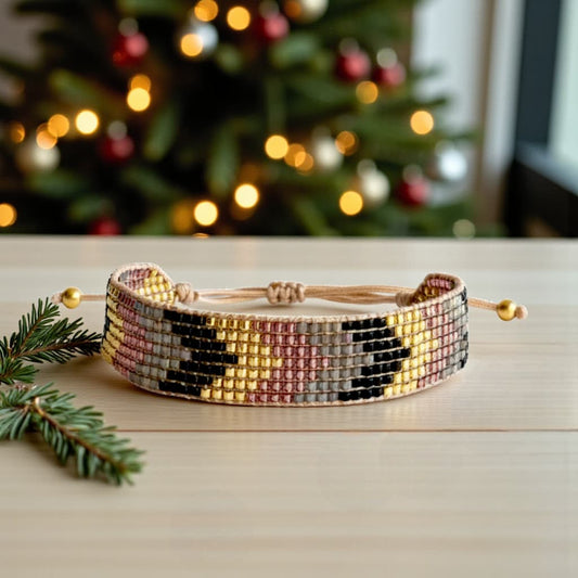 Bracelet en perles Miyuki Delica doré, noir, gris et raisin tissé à la main – modèle Iori, ATMY Bijoux.