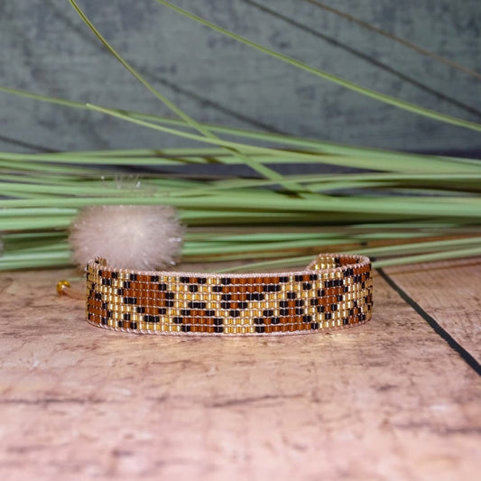 Bracelet Charly motif léopard en perles Miyuki dorées, cognac et noires – bijou fait main ATMY Bijoux