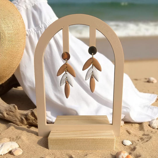 Boucles d’oreilles Calypso en pâte polymère coloris sable chaud et blanc granite