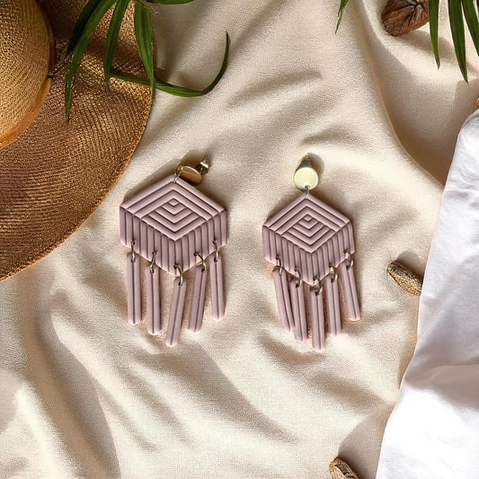 Bijou bohème chic Calie – boucles longues graphiques avec pampilles mobiles