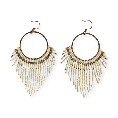 Boucles d'oreilles Médusa crème et doré fond blanc