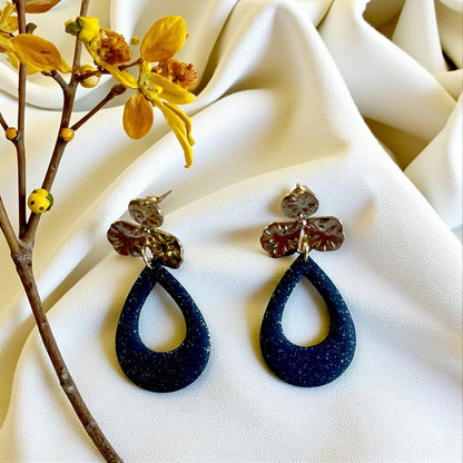 Boucles d’oreilles Chloé fleur dorée et pendentif rouge – ATMY Bijoux